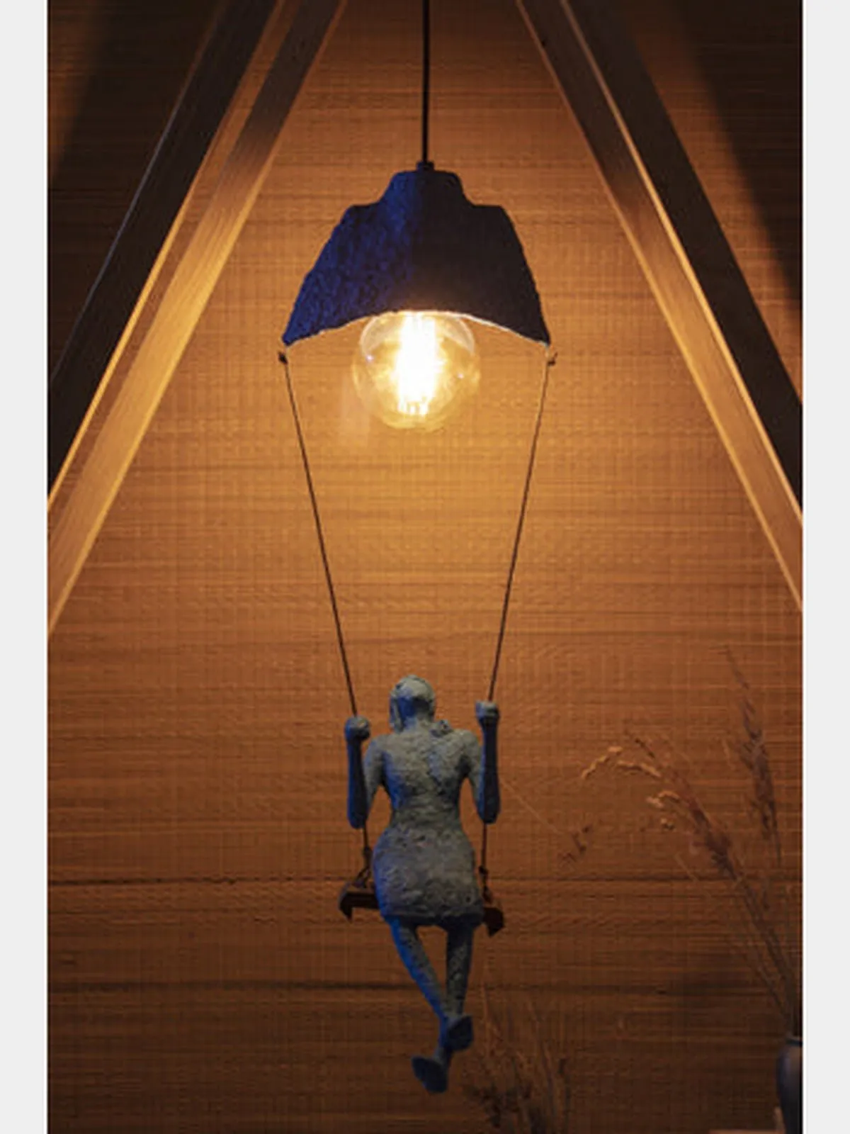 Swinging Lady Vintage Lamp