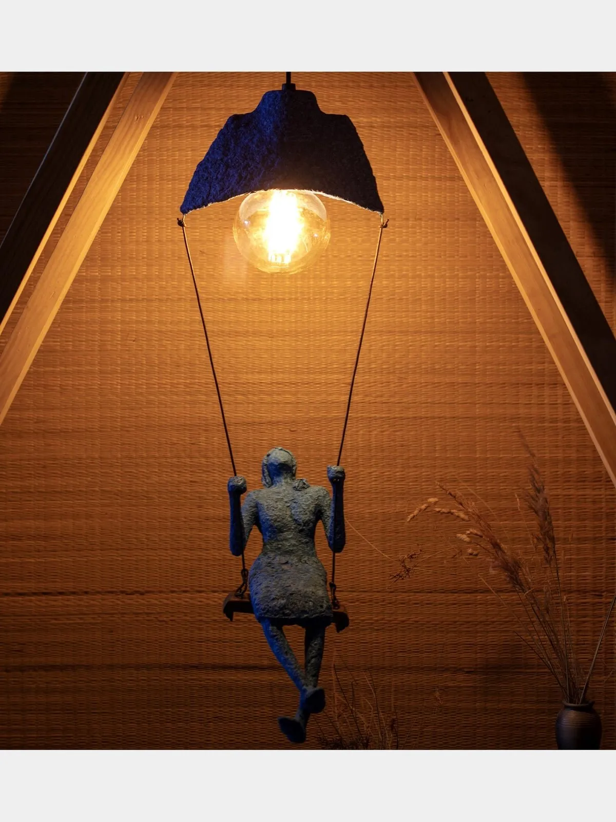 Swinging Lady Vintage Lamp